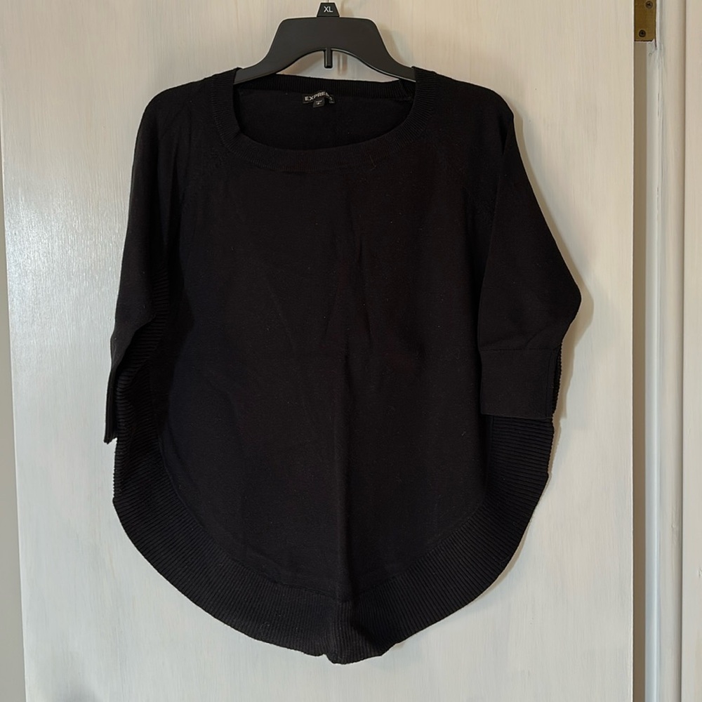 Black Circle Hem Sweater w/ 3/4 Length Sleeves - Size: Small